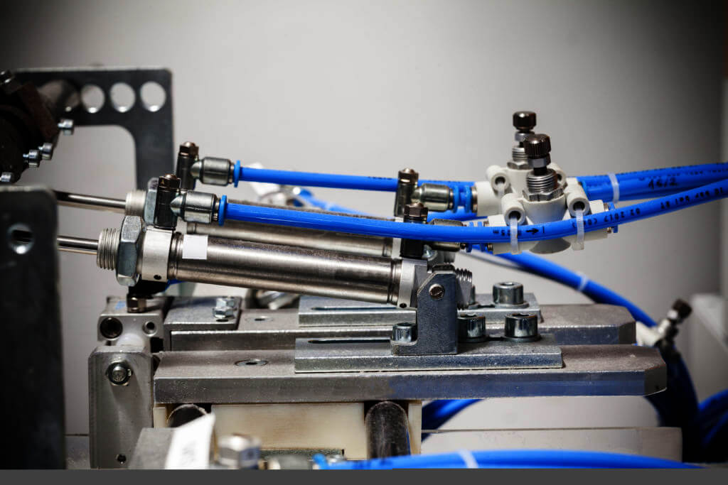 Repairing and renewing pneumatic cylinders